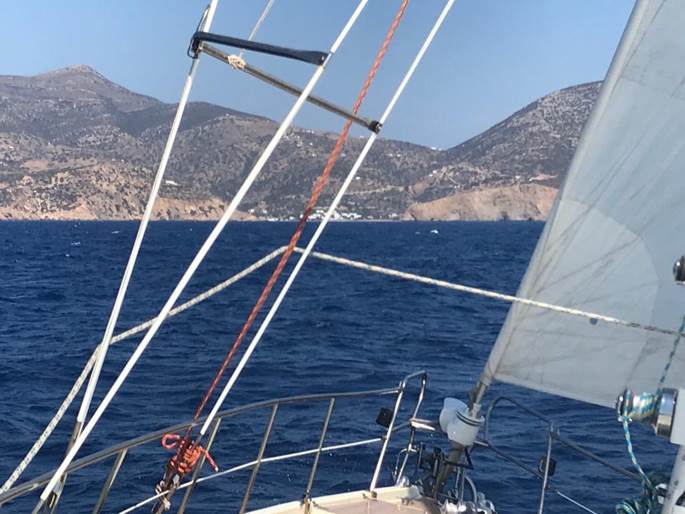 Une image contenant eau, extérieur, bateau, montagne
Description générée automatiquement