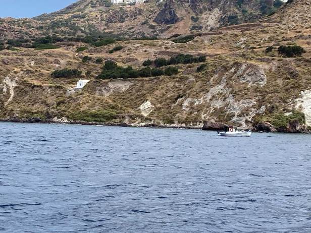 Une image contenant eau, extérieur, montagne, roche
Description générée automatiquement