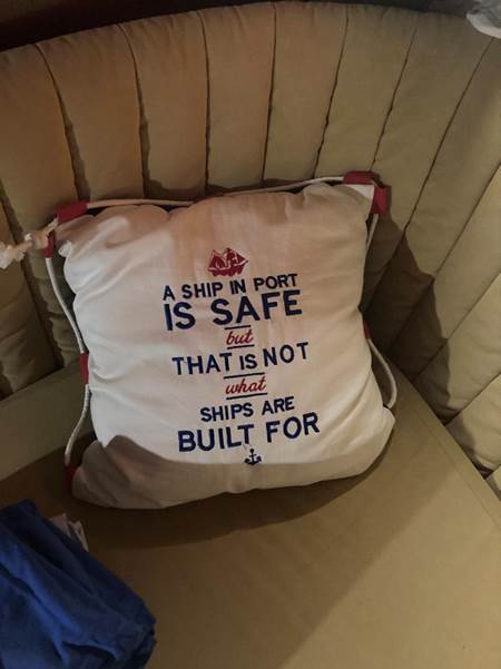 Une image contenant intérieur, assis, brun, table
Description générée automatiquement