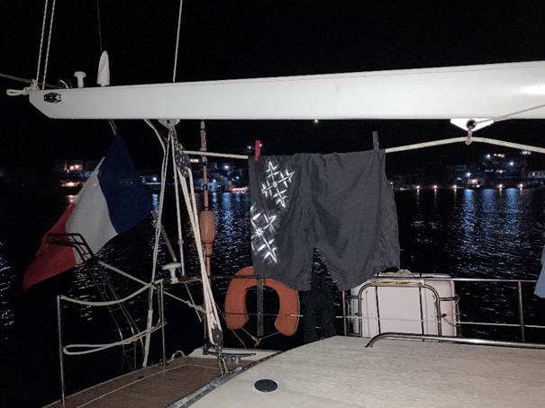 Une image contenant intérieur, pièce, assis, table
Description générée automatiquement