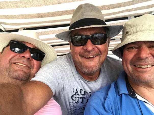 Une image contenant personne, homme, chapeau, verres
Description générée automatiquement