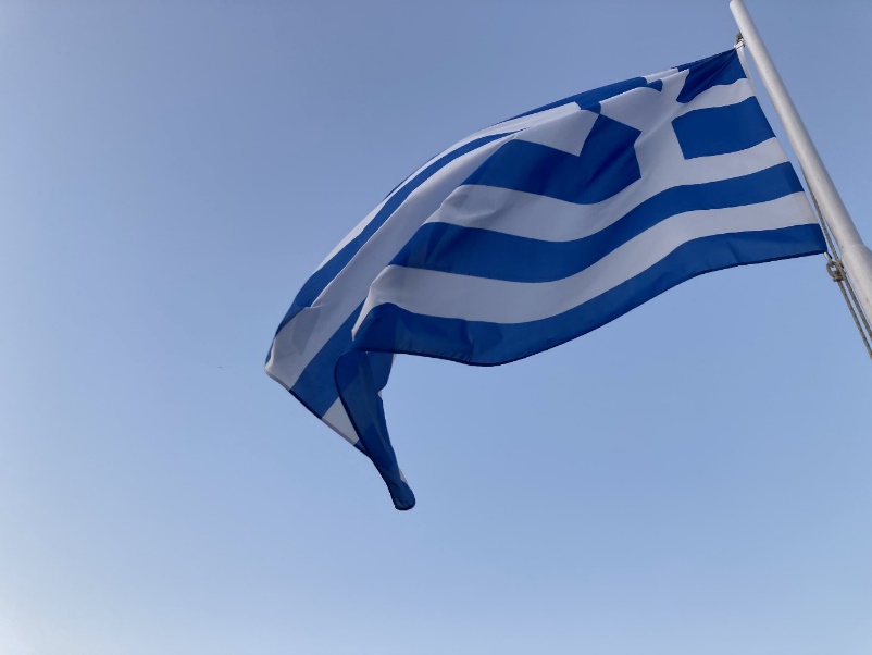 Une image contenant ciel, extérieur, drapeau, bleu
Description générée automatiquement