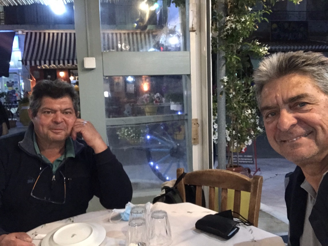 Une image contenant personne, intérieur, homme, posant
Description générée automatiquement