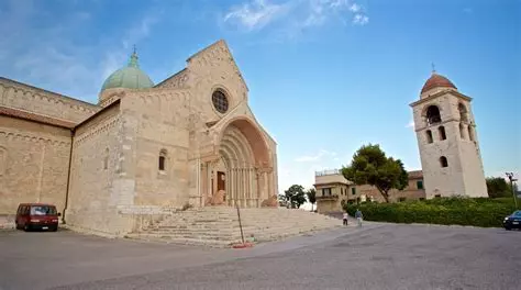 Une image contenant ciel, extérieur, bâtiment, route
Description générée automatiquement