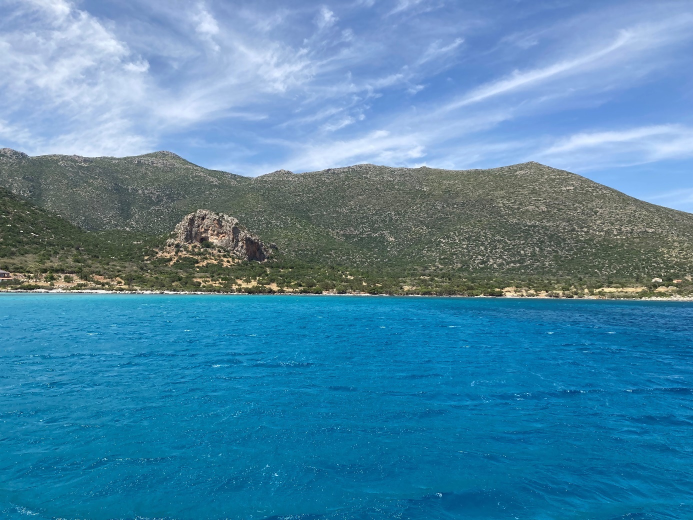 Une image contenant eau, ciel, extérieur, montagne
Description générée automatiquement