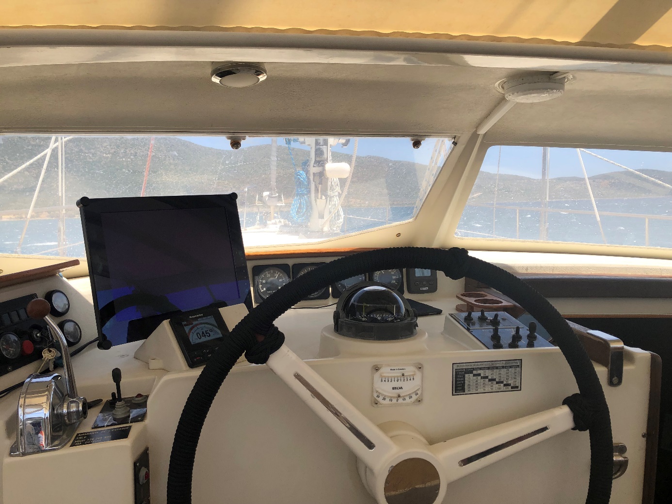 Une image contenant intérieur, panneau de configuration
Description générée automatiquement