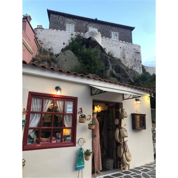 Une image contenant extérieur, vieux, pierre
Description générée automatiquement