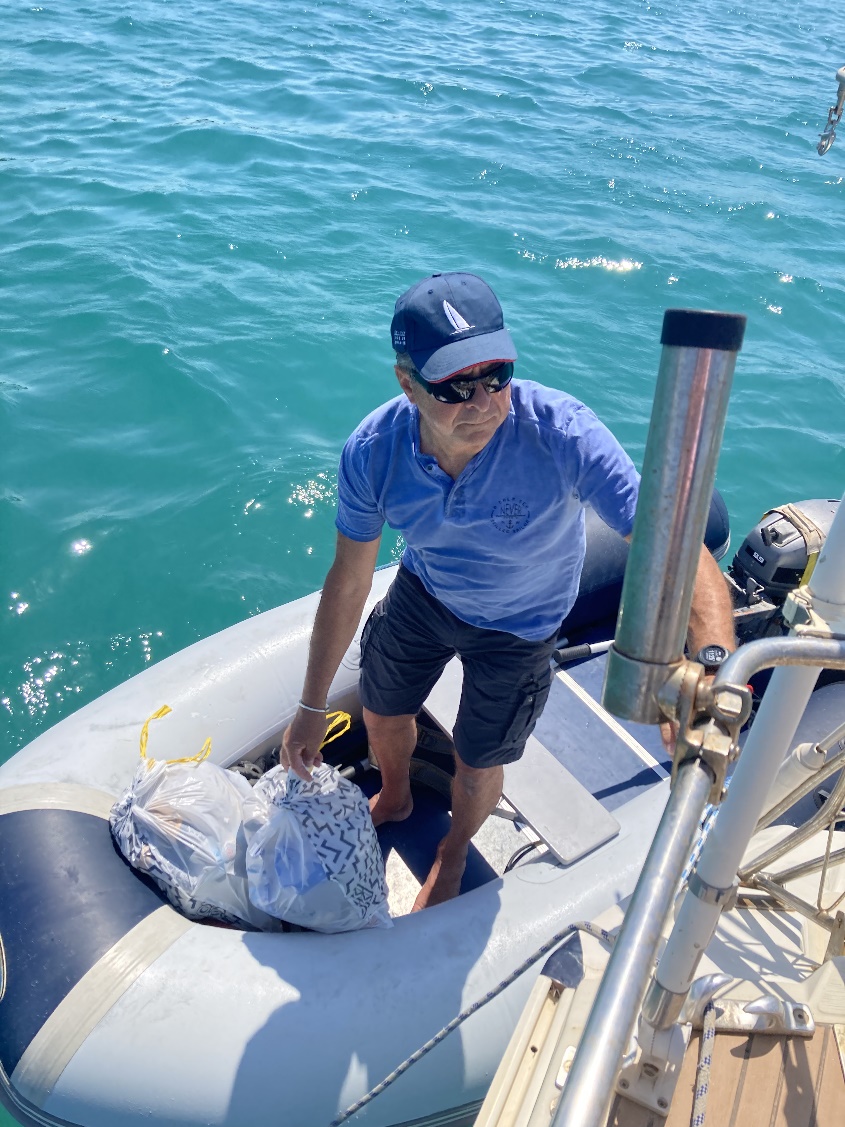 Une image contenant eau, extérieur, personne, bateau
Description générée automatiquement