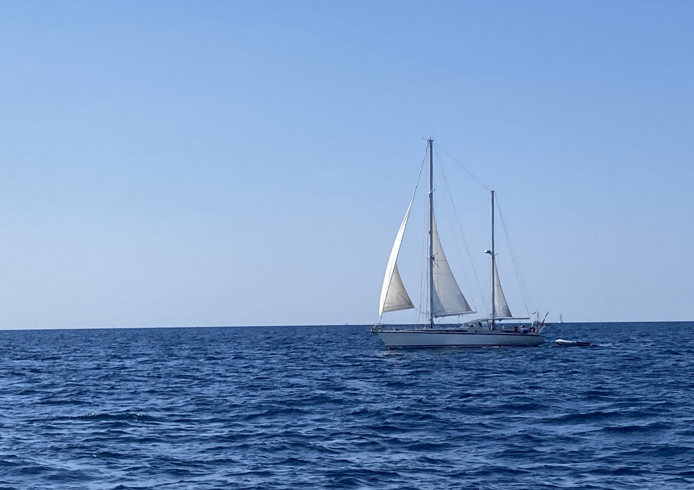 Une image contenant transport, Voilier, plein air, ciel
Description générée automatiquement