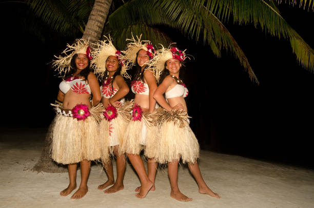 Jeune polynésienne Pacific Island femme Tahitian danseurs - Photo