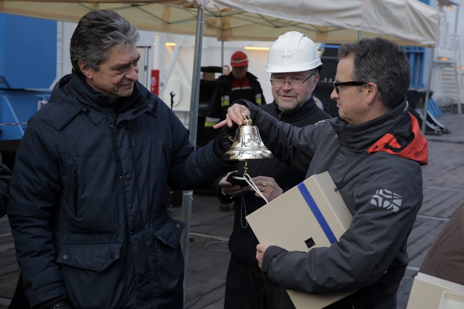 Une image contenant habits, personne, homme, Visage humain Description générée automatiquement