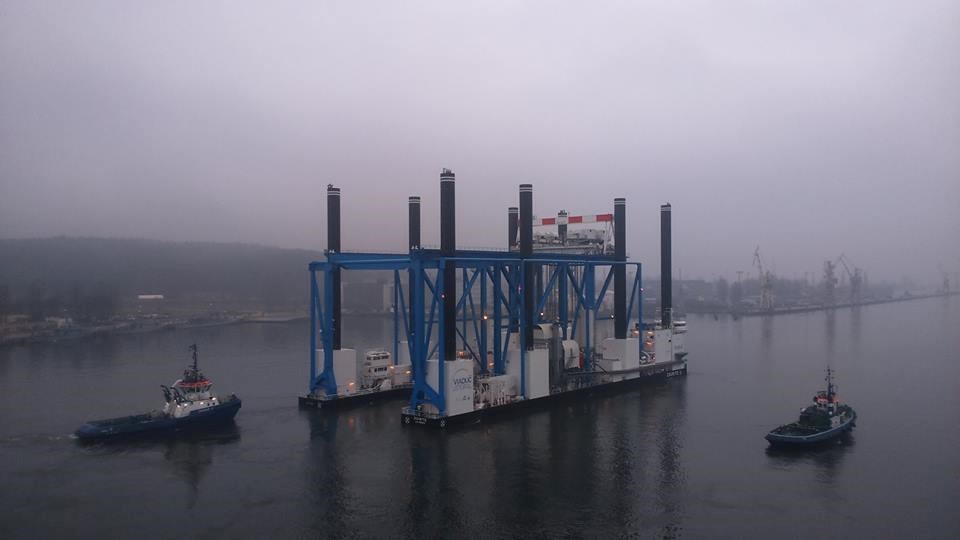 Une image contenant plein air, eau, ciel, brouillard Description générée automatiquement