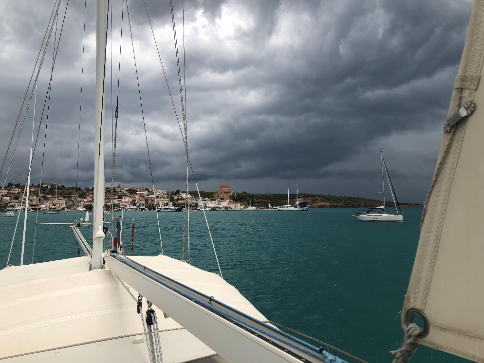 Une image contenant nuage, plein air, ciel, bateau
Description générée automatiquement