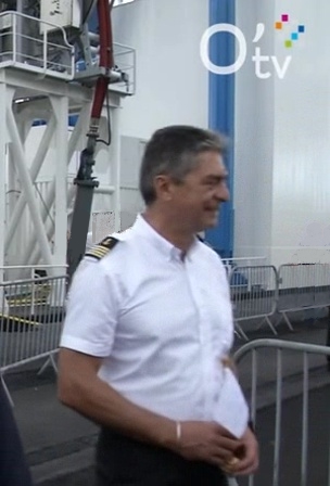 Une image contenant personne, habits, homme, bateau Description générée automatiquement