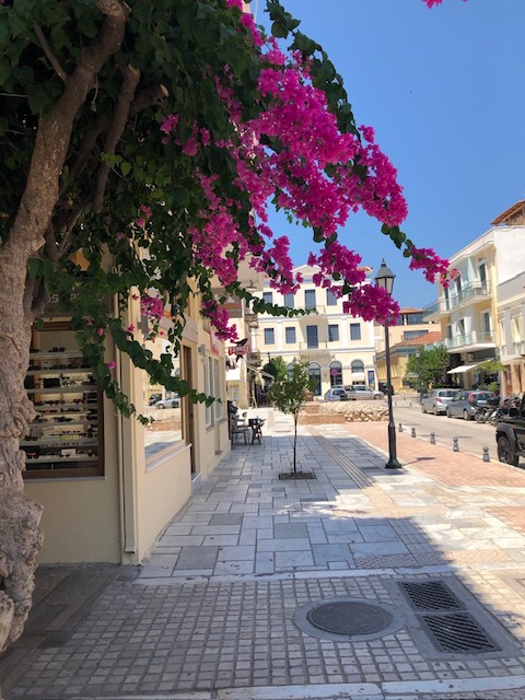 Une image contenant plein air, arbre, ciel, bâtiment
Description générée automatiquement