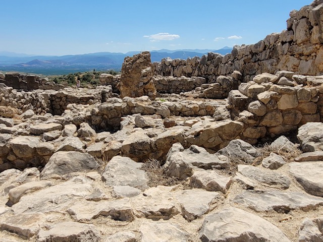 Une image contenant plein air, ciel, Ruines, Éboulis
Description générée automatiquement
