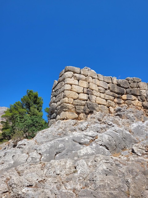 Une image contenant plein air, ciel, arbre, Roche-mère
Description générée automatiquement