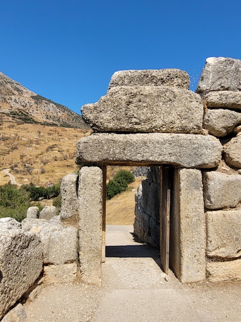 Une image contenant plein air, bâtiment, Ruines, ciel
Description générée automatiquement