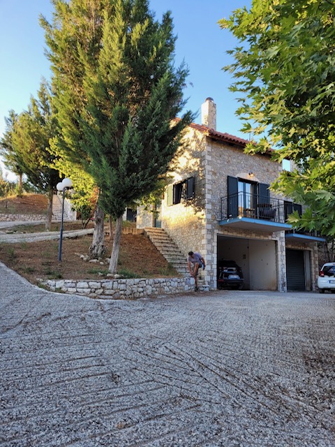 Une image contenant plein air, sol, ciel, fenêtre
Description générée automatiquement