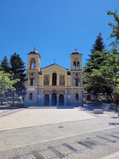 Une image contenant plein air, bâtiment, ciel, arbre
Description générée automatiquement