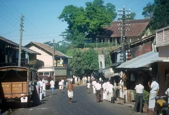 Une image contenant plein air, ciel, bâtiment, route
Description générée automatiquement