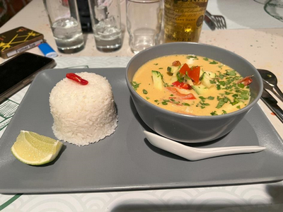 Une image contenant vaisselle, nourriture, plat, intérieur
Description générée automatiquement