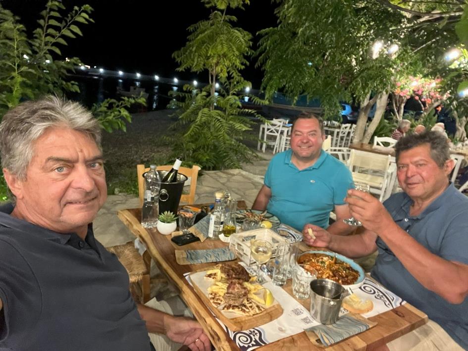 Une image contenant personne, habits, homme, Visage humain
Description générée automatiquement