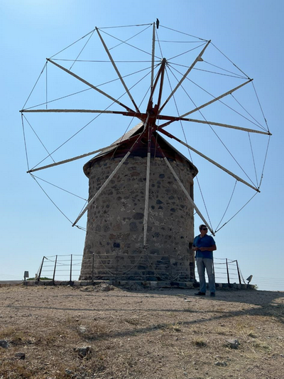 Une image contenant ciel, plein air, moulin à vent, Moulin
Description générée automatiquement