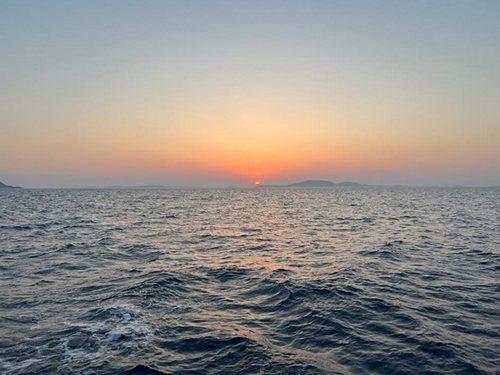 Une image contenant eau, ciel, plein air, horizon
Description générée automatiquement