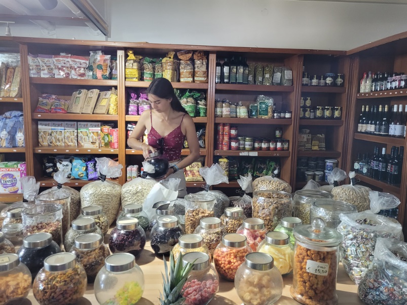 Une image contenant scène, magasin, Magasin, intérieur
Description générée automatiquement