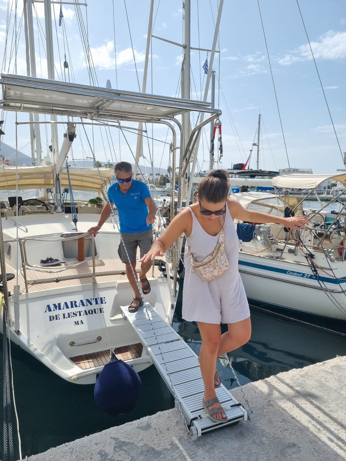 Une image contenant plein air, habits, voile, bateau
Description générée automatiquement