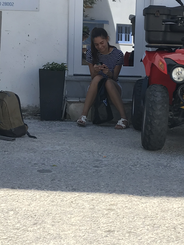 Une image contenant pneu, roue, plein air, sol
Description générée automatiquement