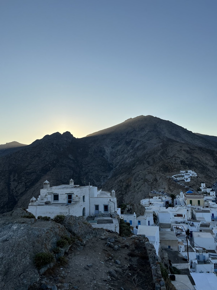 Une image contenant plein air, ciel, maison, nature
Description générée automatiquement