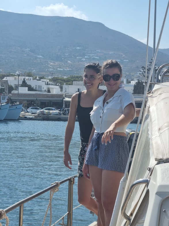 Une image contenant plein air, habits, bateau, personne
Description générée automatiquement