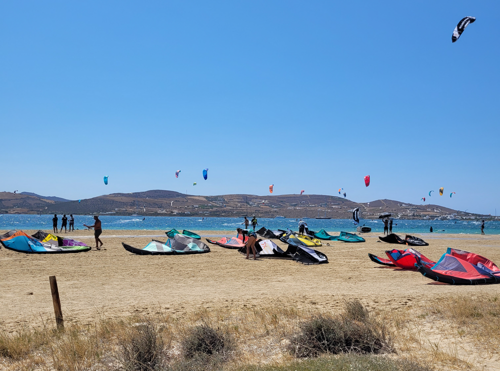 Une image contenant plein air, ciel, eau, faire du surf
Description générée automatiquement