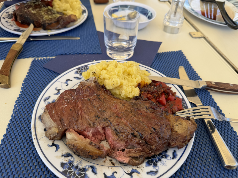 Une image contenant assiette, vaisselle, table, fourchette
Le contenu généré par l'IA peut être incorrect.