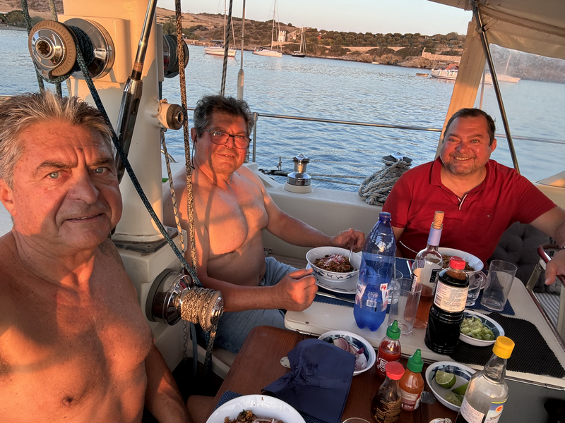 Une image contenant personne, voile, plein air, bateau
Le contenu généré par l’IA peut être incorrect.