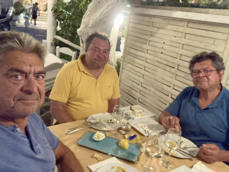 Une image contenant personne, Visage humain, habits, homme
Le contenu généré par l'IA peut être incorrect.