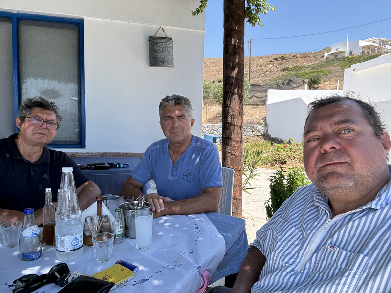 Une image contenant personne, habits, Visage humain, plein air
Le contenu généré par l’IA peut être incorrect.