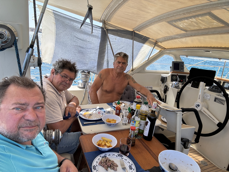 Une image contenant homme, personne, Visage humain, habits
Le contenu généré par l’IA peut être incorrect.