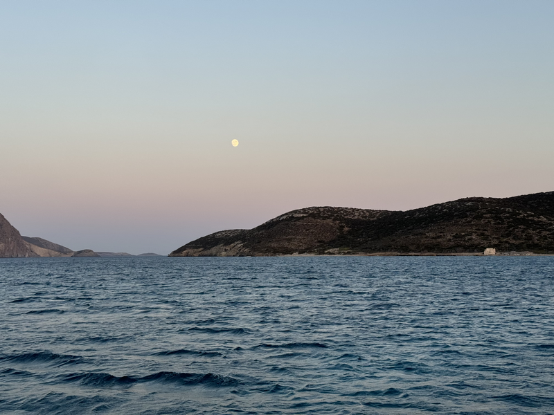 Une image contenant plein air, eau, ciel, lune
Le contenu généré par l’IA peut être incorrect.