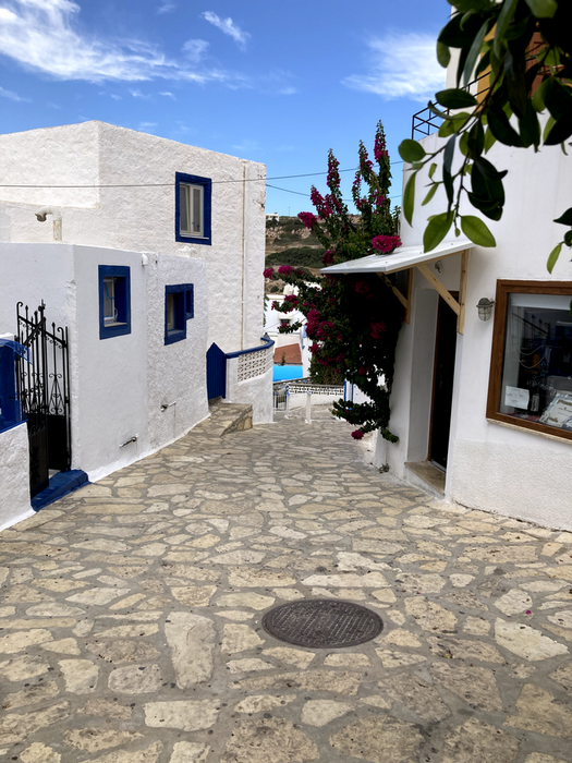 Une image contenant plein air, ciel, nuage, sol

Le contenu généré par l'IA peut être incorrect.