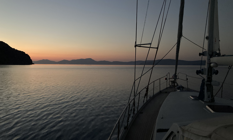 Une image contenant eau, plein air, bateau, ciel

Le contenu généré par l’IA peut être incorrect.