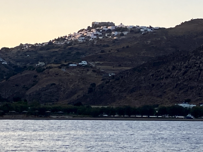Une image contenant plein air, nature, montagne, eau

Le contenu généré par l’IA peut être incorrect.