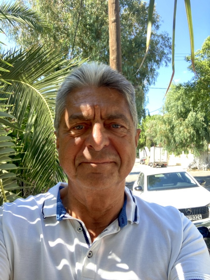 Une image contenant personne, plein air, Visage humain, habits

Le contenu généré par l'IA peut être incorrect.