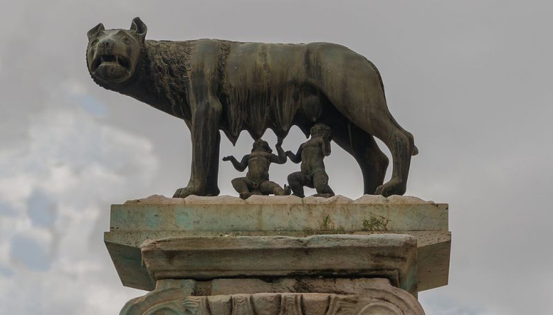 Roman_She-wolf,_Romulus,_Remus,_replica_Capitole,_Rome,_Italy